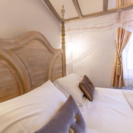 Chambre A Baldaquin Maison De L'Eglise Du Couvent ナルボンヌ エクステリア 写真